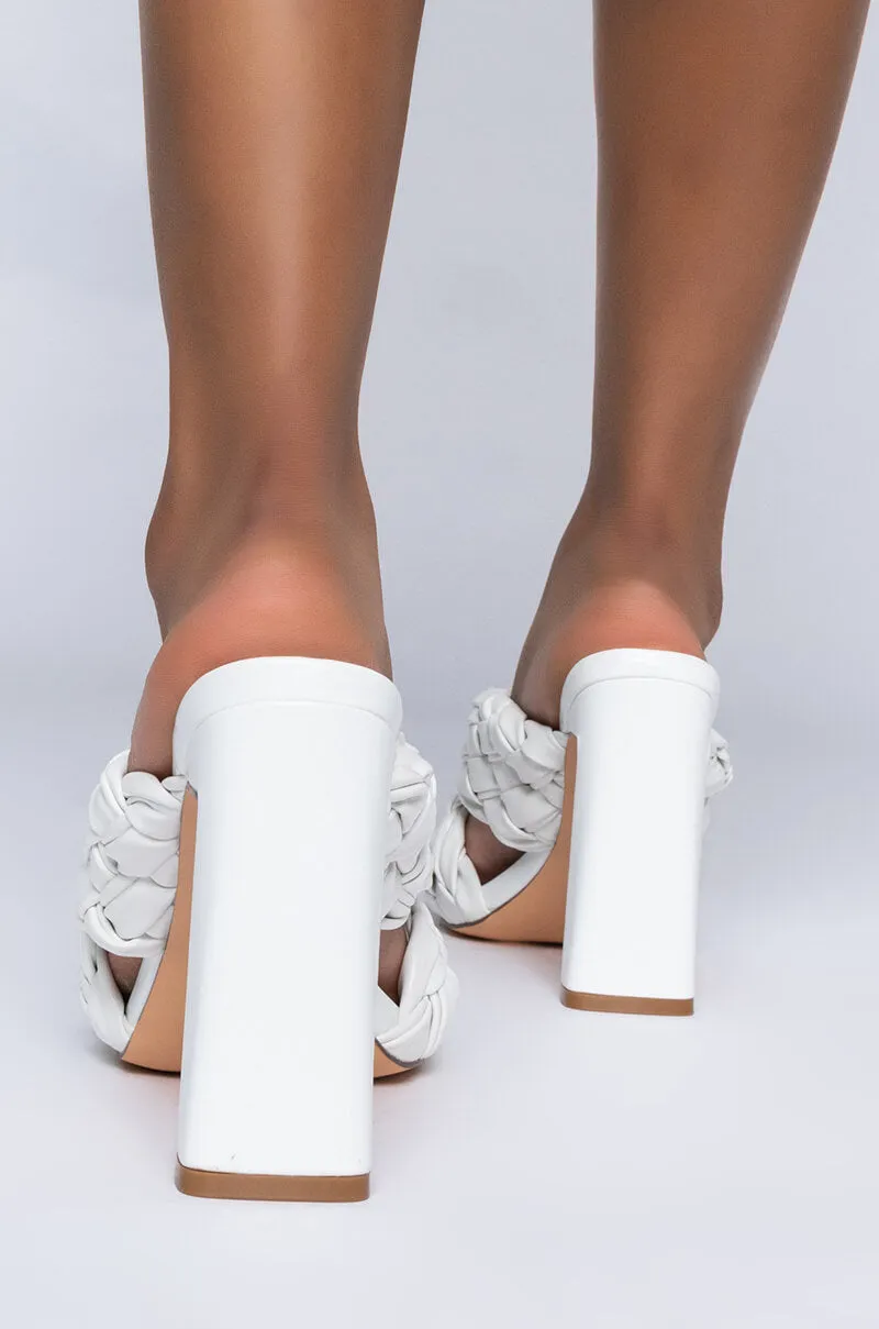 AZALEA WANG IT'S ALL LOVE CHUNKY SANDAL IN WHITE