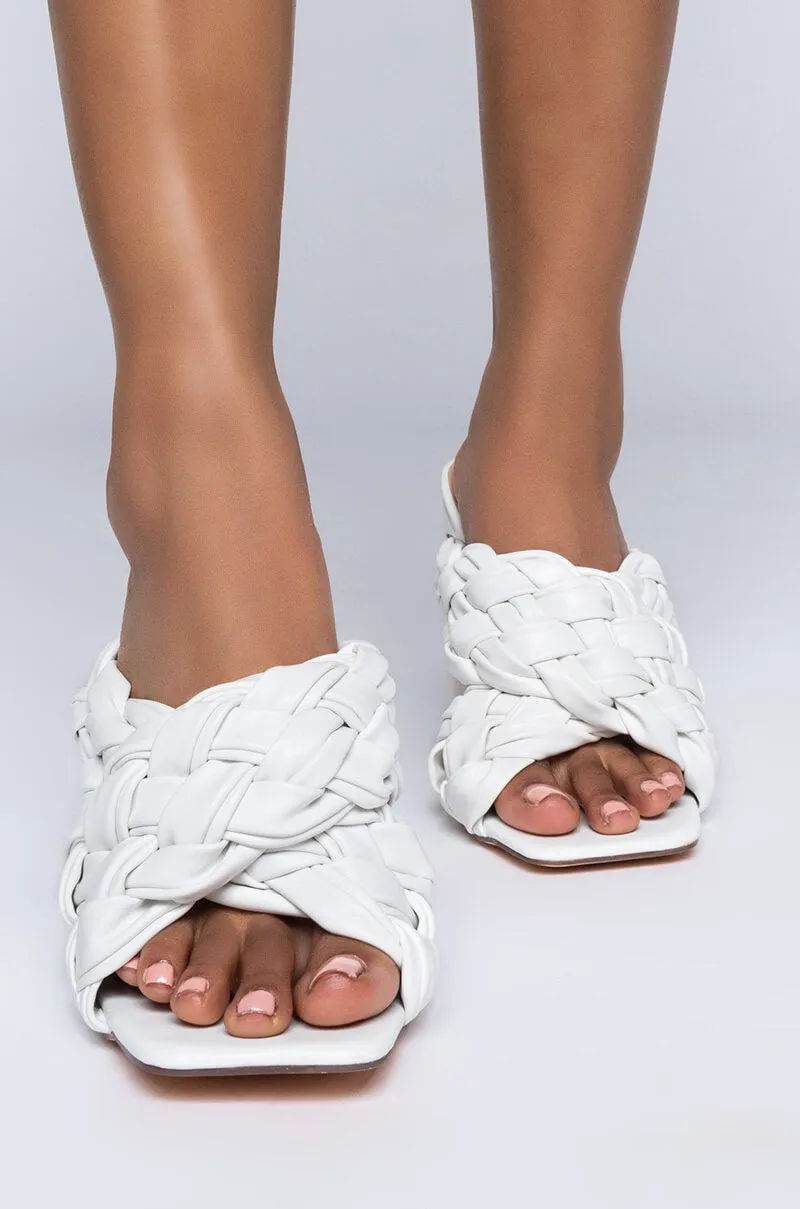 AZALEA WANG IT'S ALL LOVE CHUNKY SANDAL IN WHITE