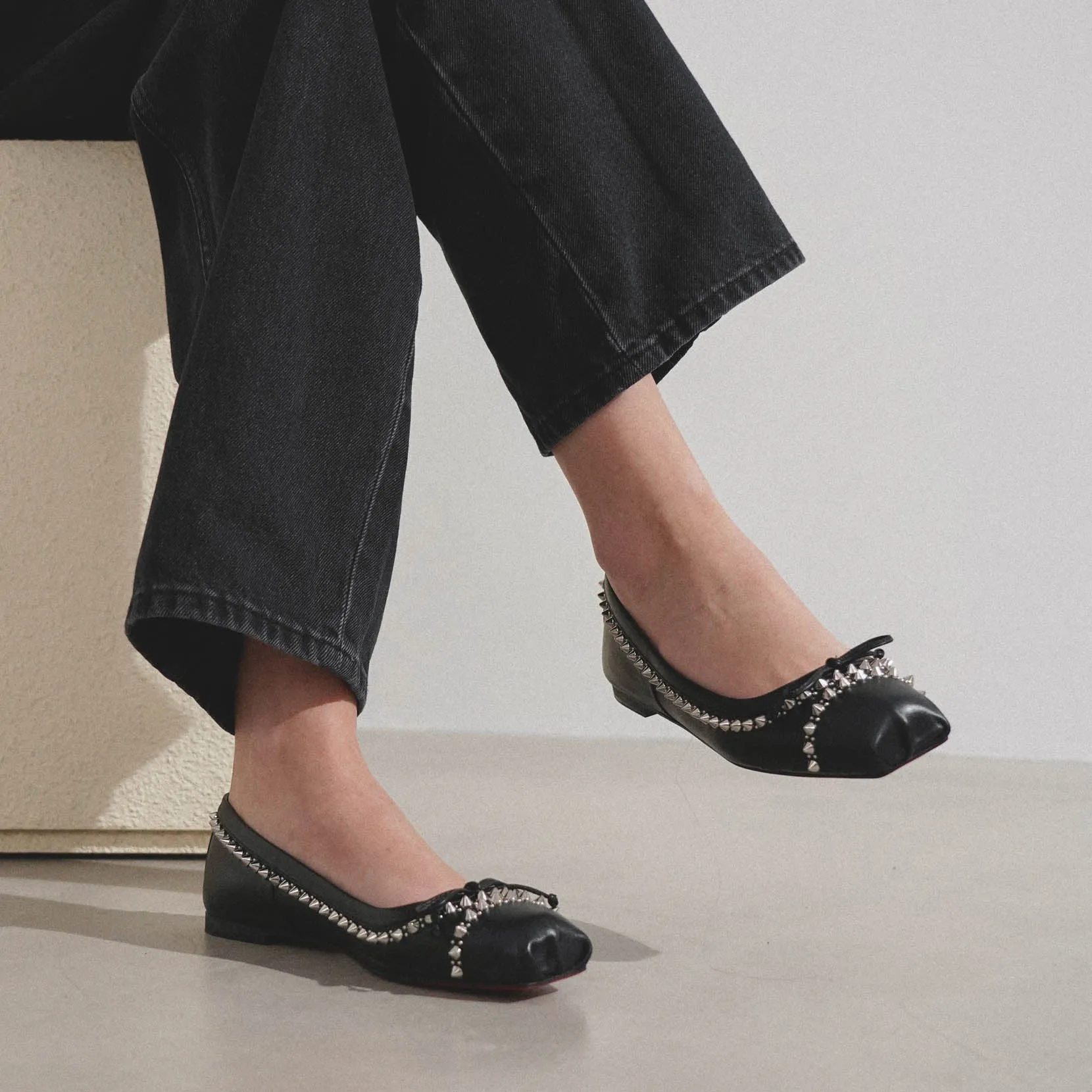 Mamadrague black leather spikes flats