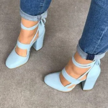 Women's lace-up closed toe chunky heels