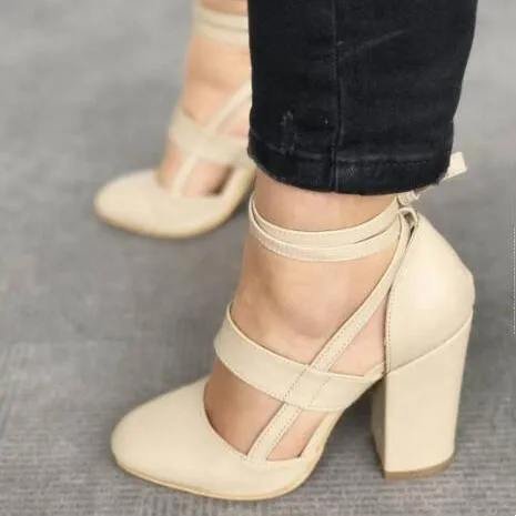 Women's lace-up closed toe chunky heels