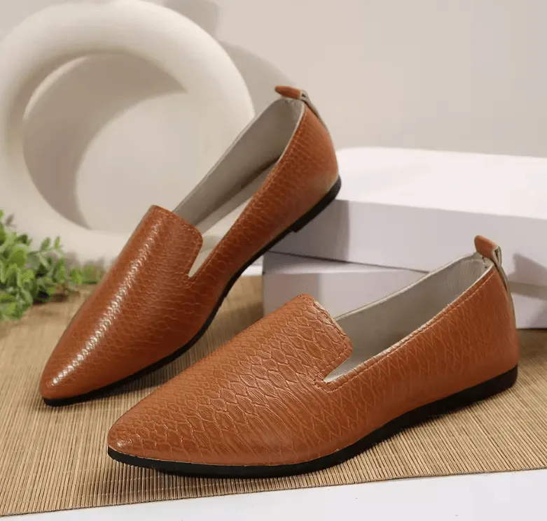Women’s PU Leather Loafers - Pointed Toe Ballet Flats with Stone Pattern